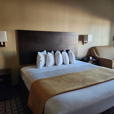 Days Inn By Wyndham Baytown East Exterior photo