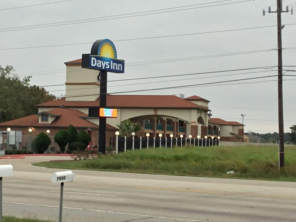 Days Inn By Wyndham Baytown East Exterior photo