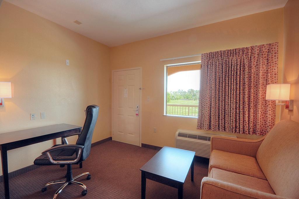 Days Inn By Wyndham Baytown East Exterior photo